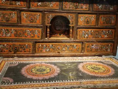 Portable writing cabinet Mexican lacquer with polichrome decoration 1650 99