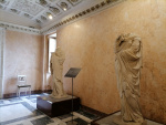 Casino Nobile, Roman statues.